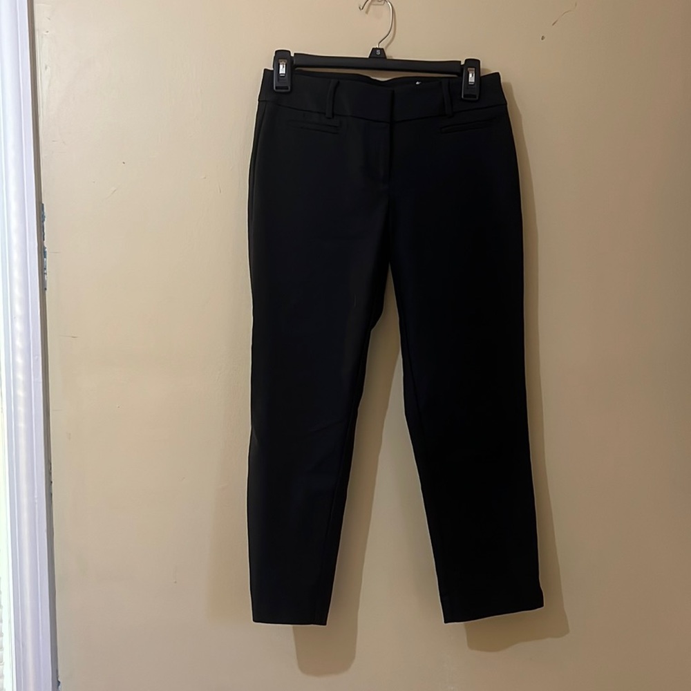Ann Taylor loft black Marisa pant. Cropped length 2P